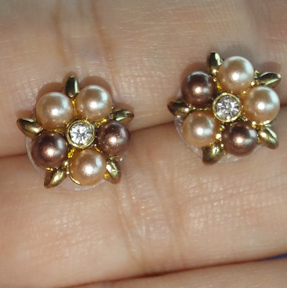 Vintage Pearl and Gold Stud Earrings